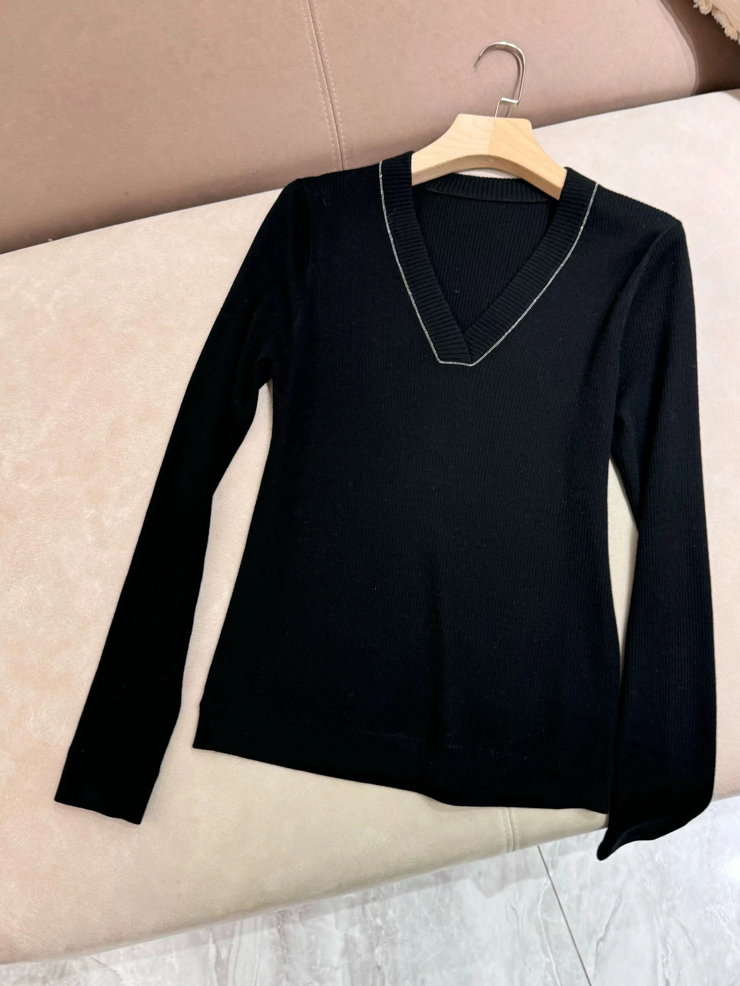 Autumn Women\'s Bottoming Shirt O-Neck Sequins Wool Silk Bead Necklace Long Sleeves Pullover Casual Top