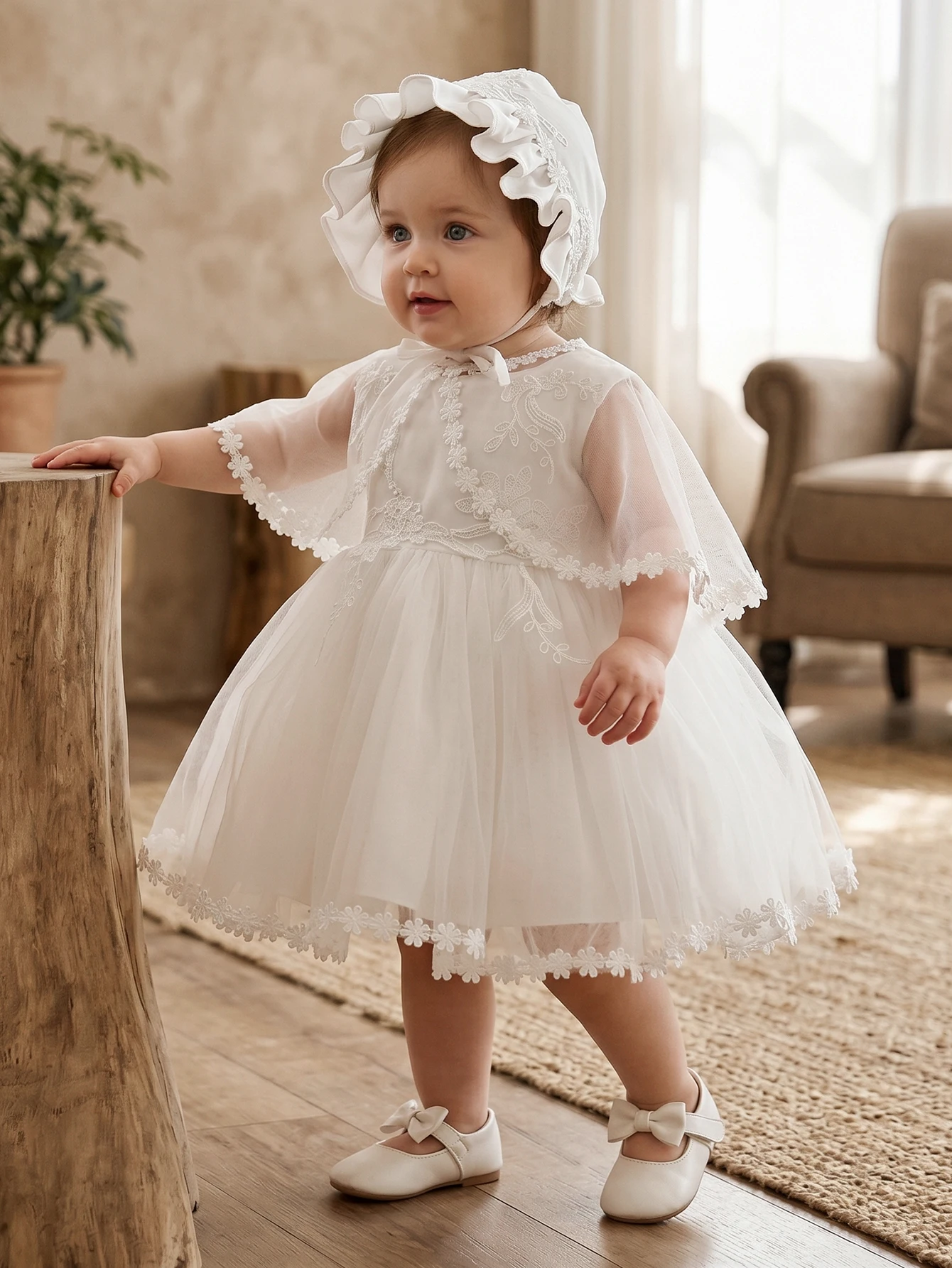 Baby Girls White Baptism Dress Lace Embroidered Tulle Christening Gown With Bonnet Cape Short Sleeves Wedding Flower Girl Events