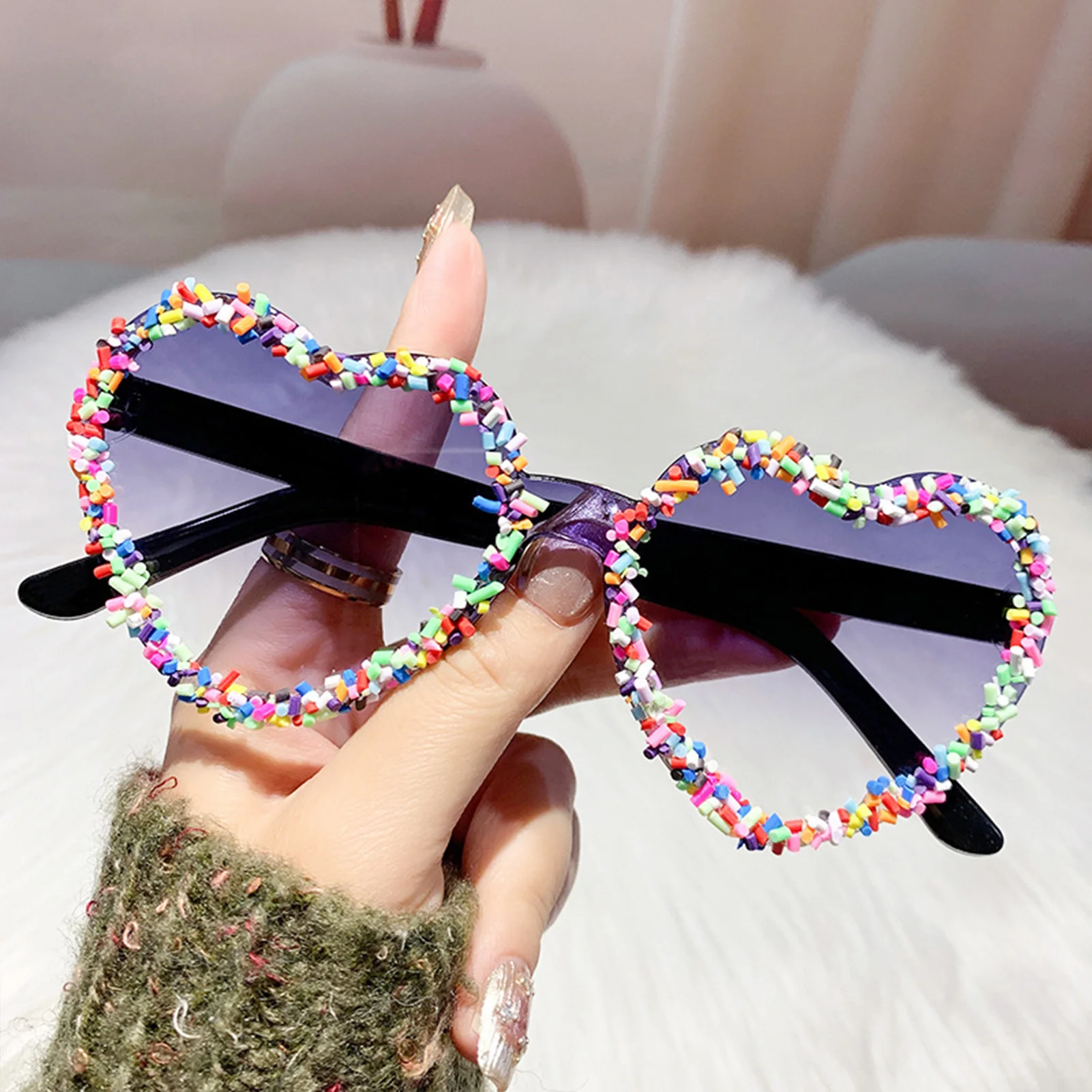 

Women's Beach Party Sunglasses Love Heart Shap Sun Protections Glasses Suitable for Outside Sunshade