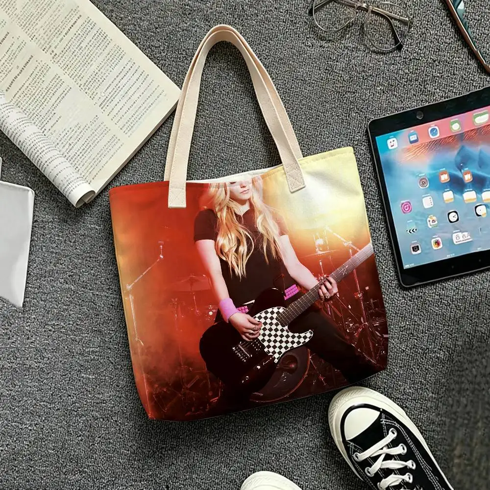Singer Punk A-Avril Lavigne, Tragetasche aus Leinenmischgewebe, Baumwolle-Polyester, wiederverwendbar, umweltfreundlich, Handtasche, Aufbewahrung, Einkaufstasche, für den täglichen Gebrauch. – Detail 7