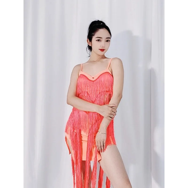 맞춤형 밸리 댄스 드레스 영감을주는 술 스커트 세트는 가슴 코튼 트라이앵글 스커트와 함께 제공됩니다. 오리엔탈 댄스 의상