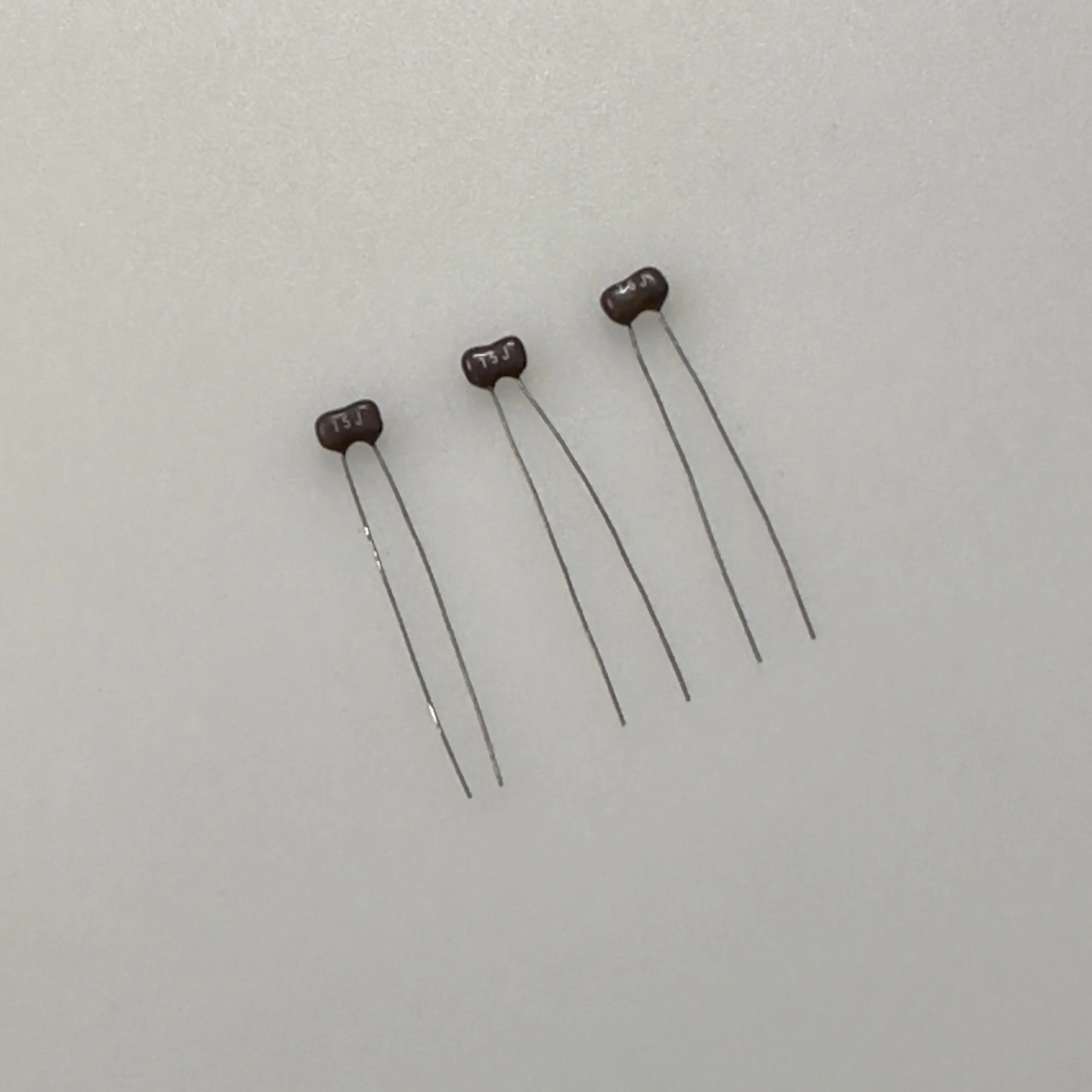 Novos capacitores de mica prateada originais de alta qualidade 10PF, 12PF, 300V mica de alta precisão