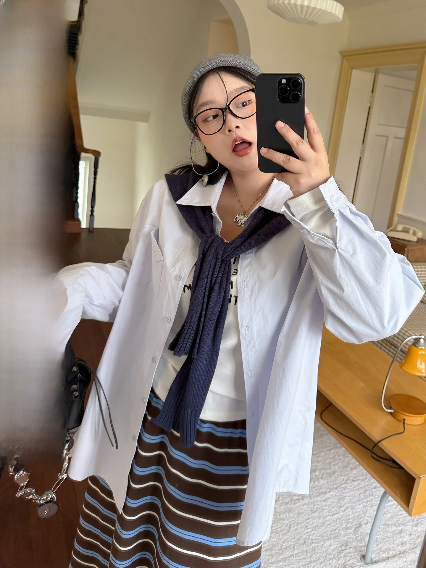 

Новая осенняя женская повседневная хлопковая рубашка больших размеров с эффектом похудения, свободного кроя, с длинным рукавом, удобная, с драпировкой на плечах