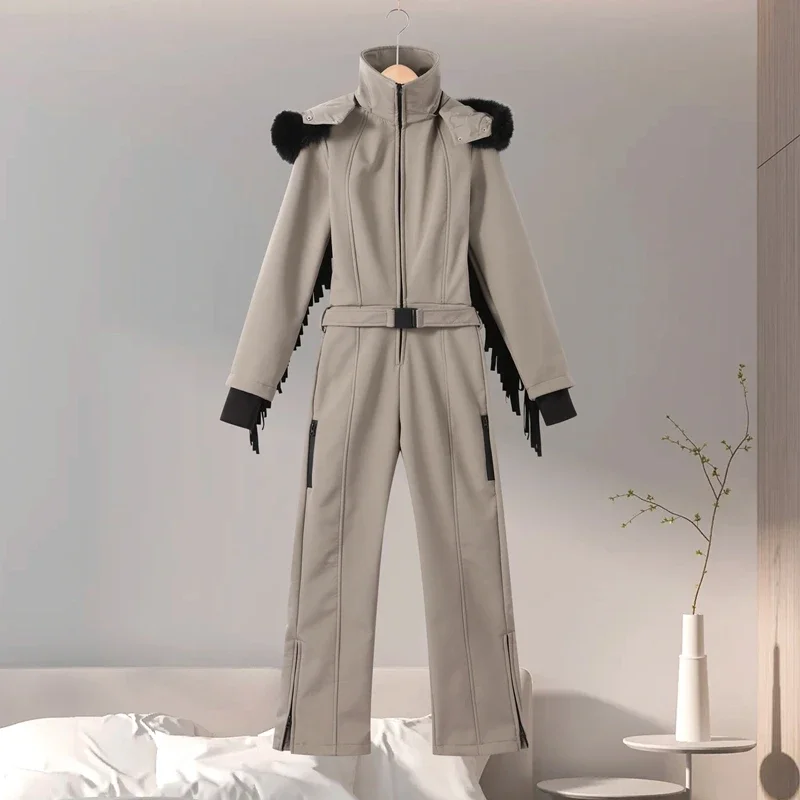Verdickter einteiliger Skianzug für Damen, Kunstfell, mit Kapuze, Quasten, Mantel, hoher Taillengürtel, Overall, 2022, Winter, winddicht, wasserdicht, Skibekleidung – Detail 2