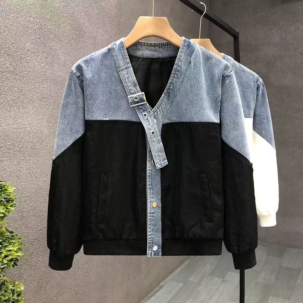 

Autumn Denim Patchwork Jacket For Men Luxury Designer V-neck Top 2024 Fashion Loose Jackets Coat Outerwear Handsome Streetwear