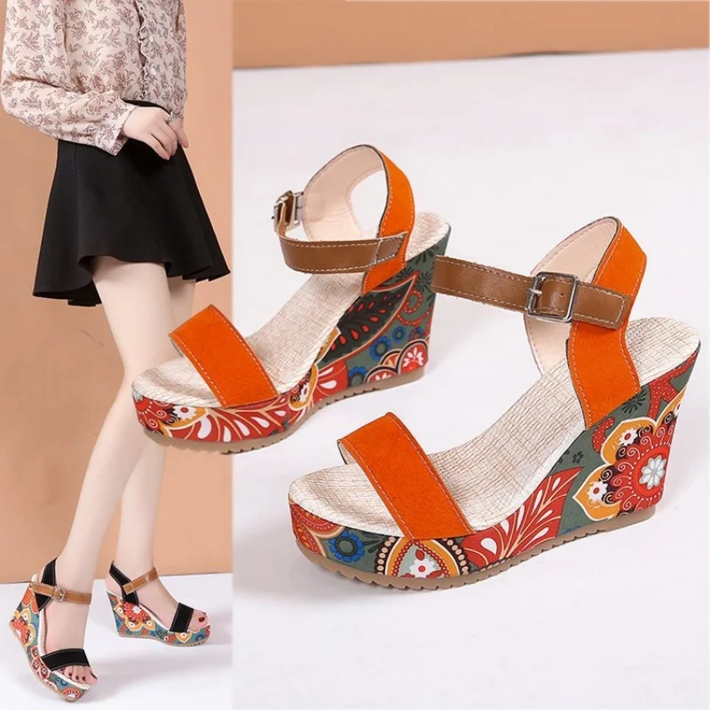 

27/5000 Summer new Korean version of fashion national style floral cloth wedge muffin bottom comfortable casual large size sand