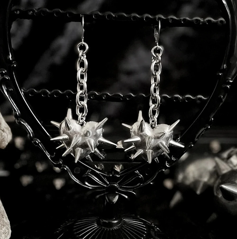 Gothic Spiky Heart Tassel Dangle Earrings for Women Y2K  Punk Thorns Spiked Heart Drop Earrings Grunge Fashion Emo Jewelry