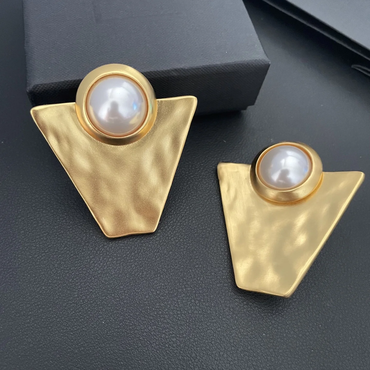

Europe America Gold Plated Brass Pearl Geometry Earrings Ear Clip Woman Designer Luxury Jewelry