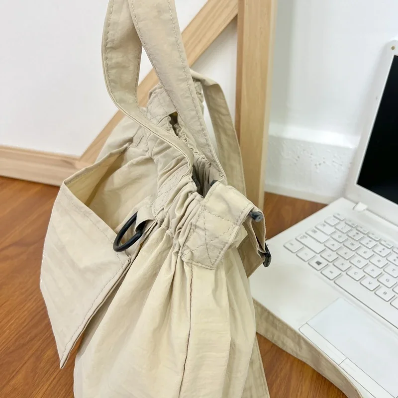 Sac fourre-tout en nylon pour femme, grande capacité, design simple, mode initiée, haute qualité, nouveau, 2024