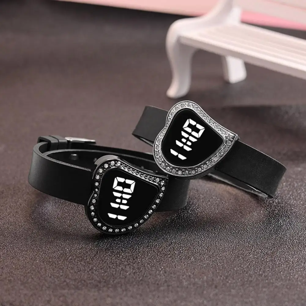 

Heart shaped Dial Watch Heart Shape Rhinestone Digital Watch for Women with Adjustable Strap Stylish Lady