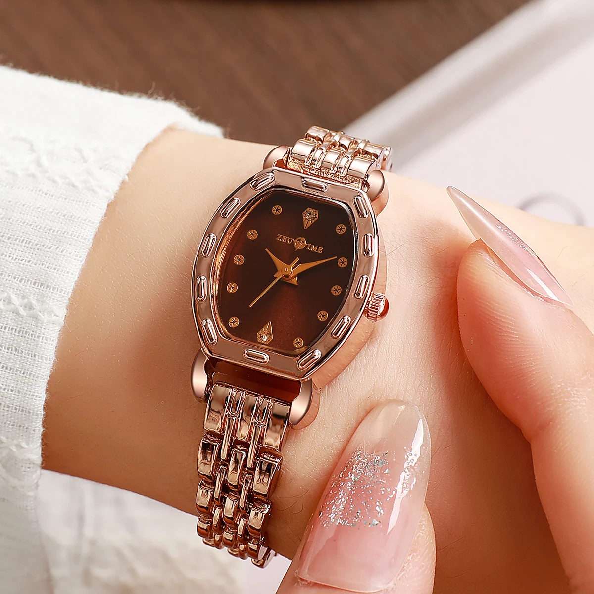 

Модные женские кварцевые часы из сплава со стразами, подходят для повседневной носки, юбилей, рождественский подарок