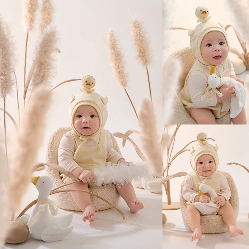 100 Days Baby Boy Girl Cute Yellow Duck Photography Outfit 2Pcs Knitted Hat Suspender Romper Handmade Reed Grass Photoshoot Prop