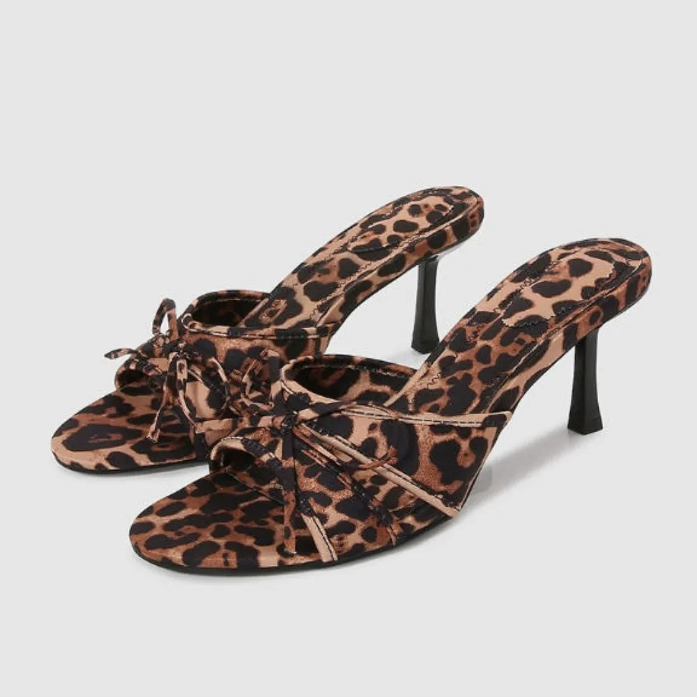 

Летние новые босоножки на высоком каблуке 7 см с леопардовым принтом, тонким каблуком и бантом, с открытым носком, для женщин