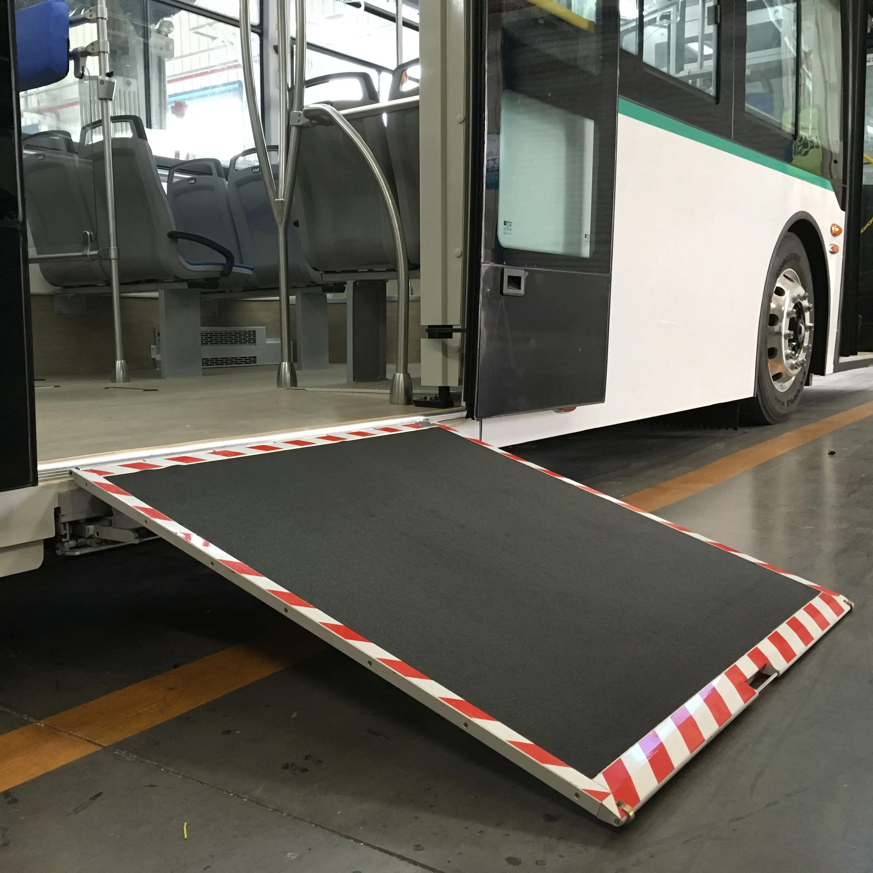 

XINDER CE Electric Bus W-heelchair Ramp for The Disabled and Old on Low-Floor City Bus