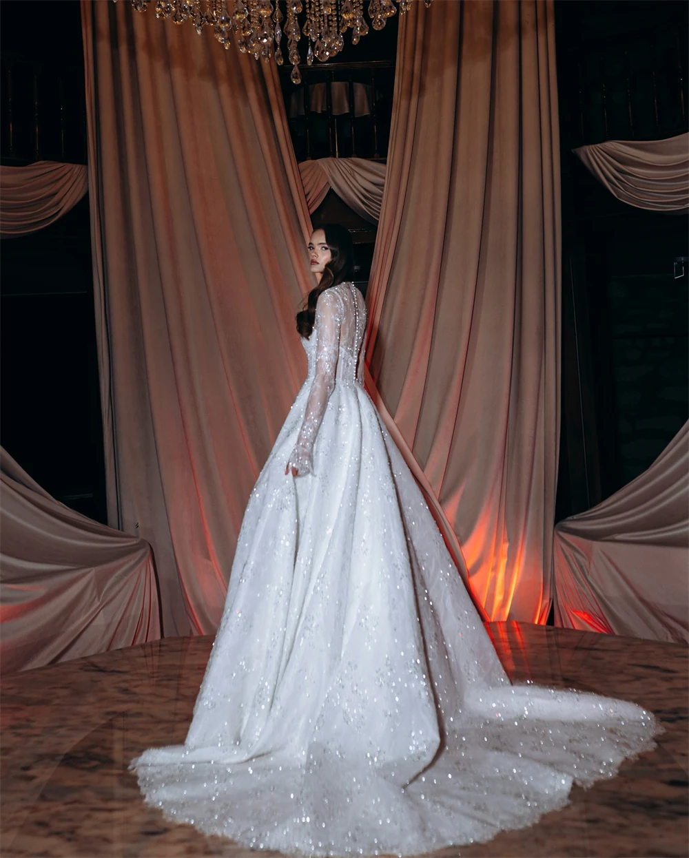 Abito da sposa elegante personalizzato in organza bianca formale O-Collo maniche lunghe Abiti da sposa Boho A-Line Cappella Train Robe de mariée