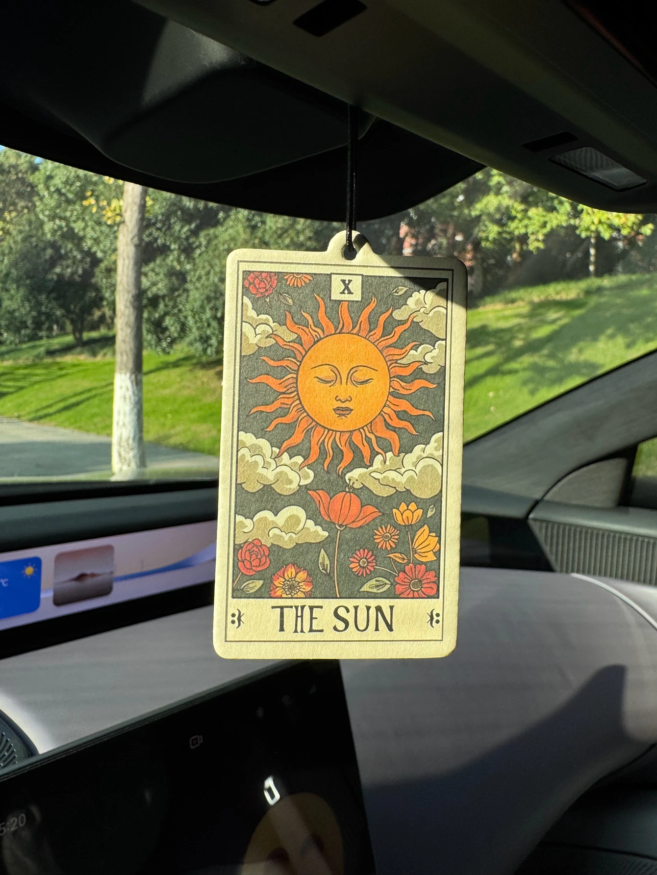 Car Accessories Juicy Couture - Aromatizador Automotivo com Design 'Tarot Card'Sun'