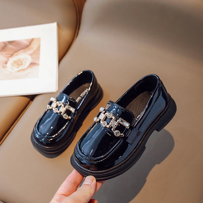 Mocassini da ragazza Diamante catena in metallo nero Beige Slip-on scarpe in pelle per bambini piattaforma elegante per il tempo libero primavera