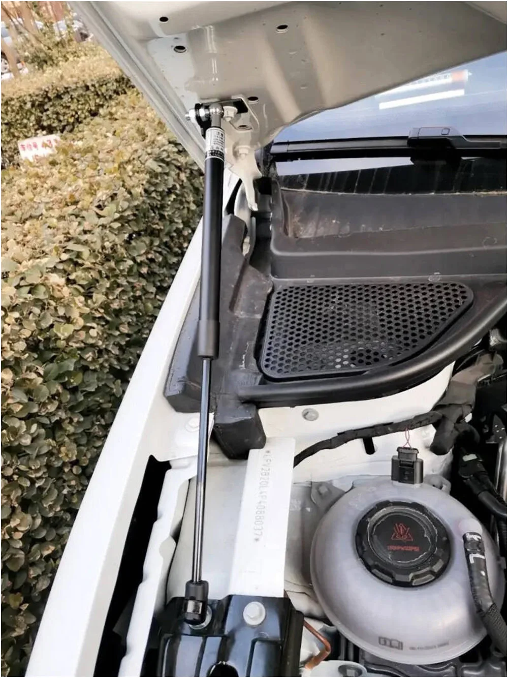 Dla SEAT Ateca 2016-2025 Refit maska ​​sprężyna gazowa amortyzator wspornik rozpórki wspornik pręt stylizacja samochodu — zdjęcie 4