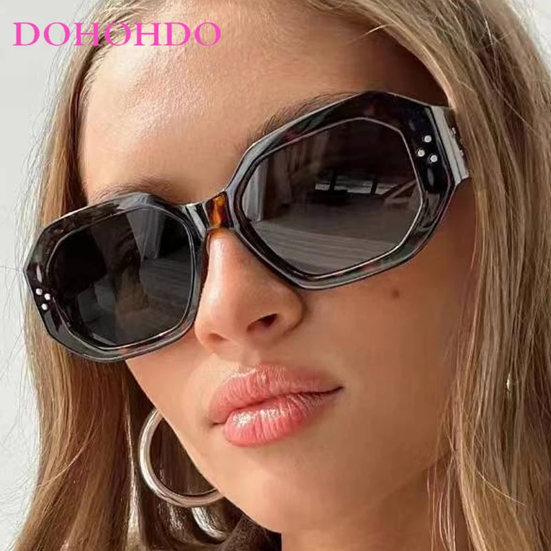 

Vintage Big Frame Rivets Square Women Sunglasses For Trendy Luxury Brand Designer Men Outdoors Travel Sun Glasses Female UV400