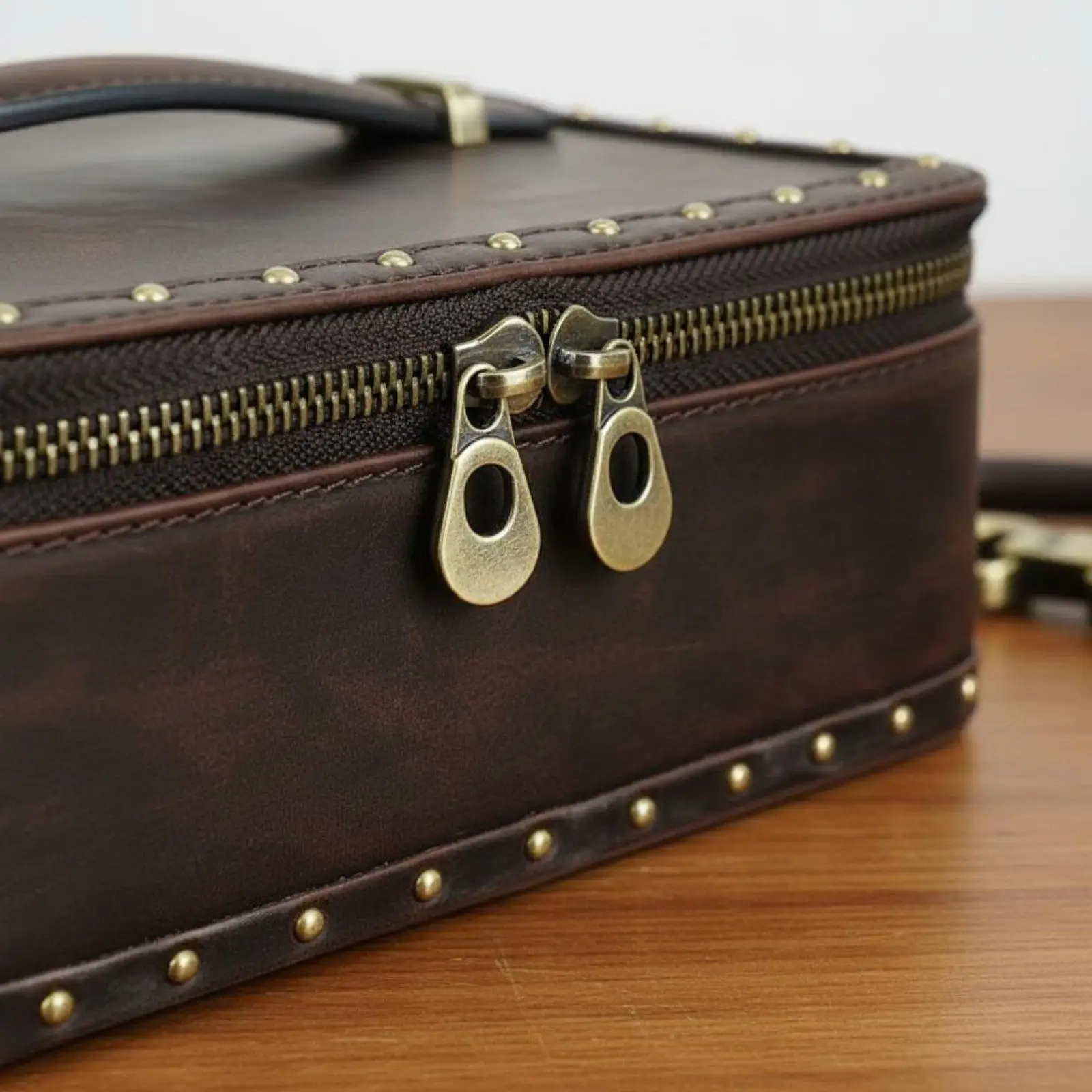 Retro Leather Jewelry Case for Watches Earrings Rings Vintage Organizer with Zipper Handle Box