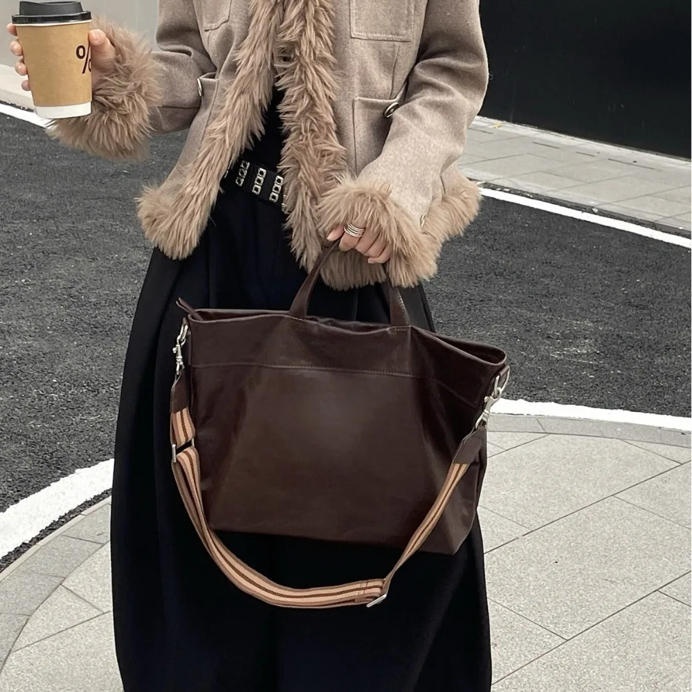 

Легкая роскошная высококачественная нишевая сумка-ведро 2026 года с простым дизайном, новая, вместительная, модная, для поездок на работу, повседневная, универсальная