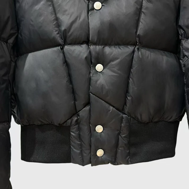 Chaqueta corta de plumón para mujer, chaqueta de motociclista elegante y cálida, chaqueta de retazos acolchada con diamantes, alta calidad, 2025, recién llegado