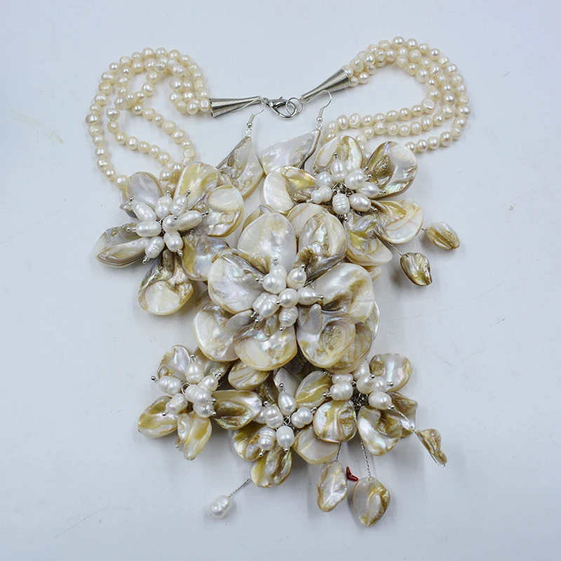 Amazing!!!!!  Best Selling Handmade White Freshwater Pearl With Shell Flower Necklace  20\