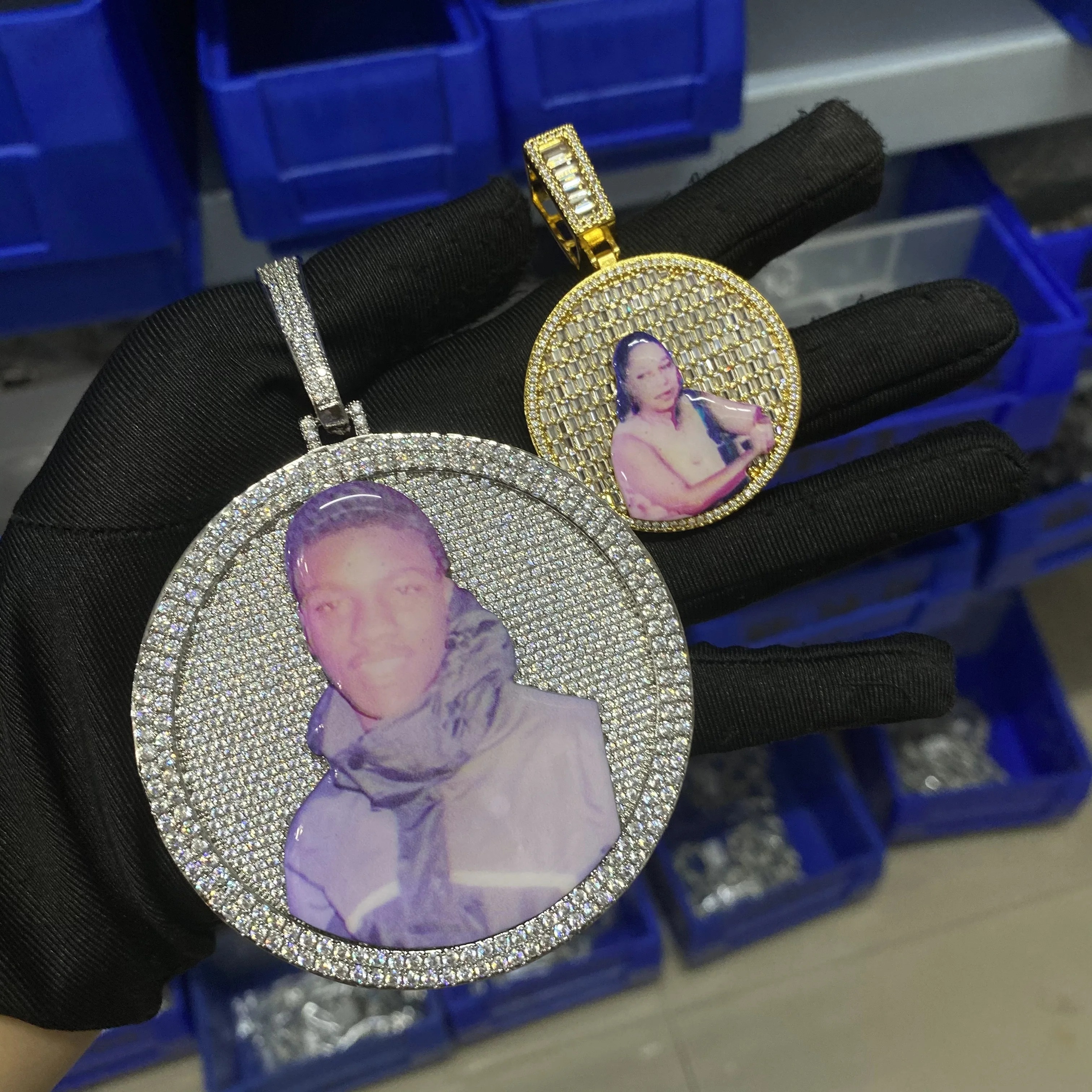 Uwin Custom 3 Sizes Round Medallion Personalized Memory Photo Pendant Necklace Paved CZ Engraved Back Men Women Hiphop Jewelry