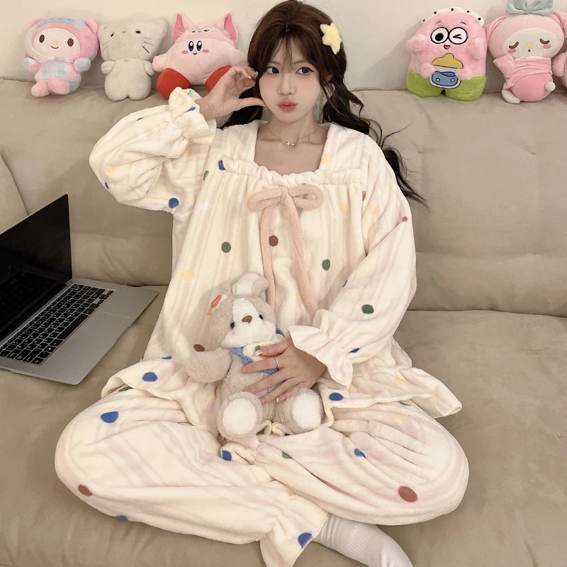 

Пижамные комплекты женские, плюшевые, из полиэстера, кремовые, с декоративными ремешками, прочные, с капюшоном, с открытыми плечами, с длинными рукавами, полной длины, осенние, простые, для девушки