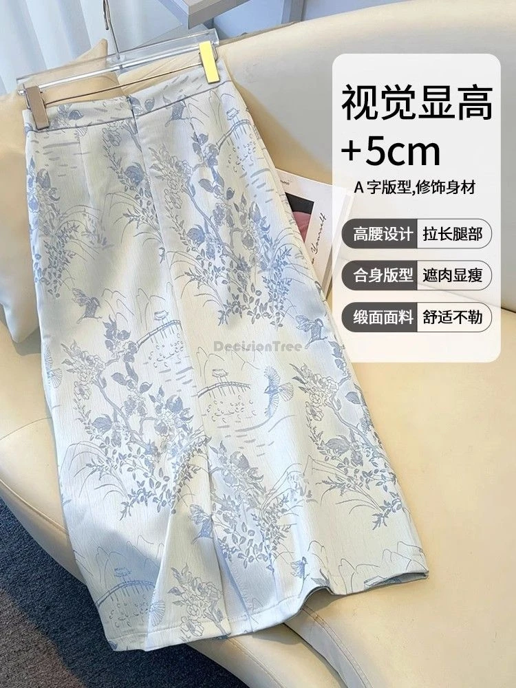 تنورة نصف على الطراز الصيني الجديد لعام 2025 للنساء للربيع والخريف تنورة جديدة مطرزة من الساتان أنيقة بتصميم كلاسيكي على شكل حرف a