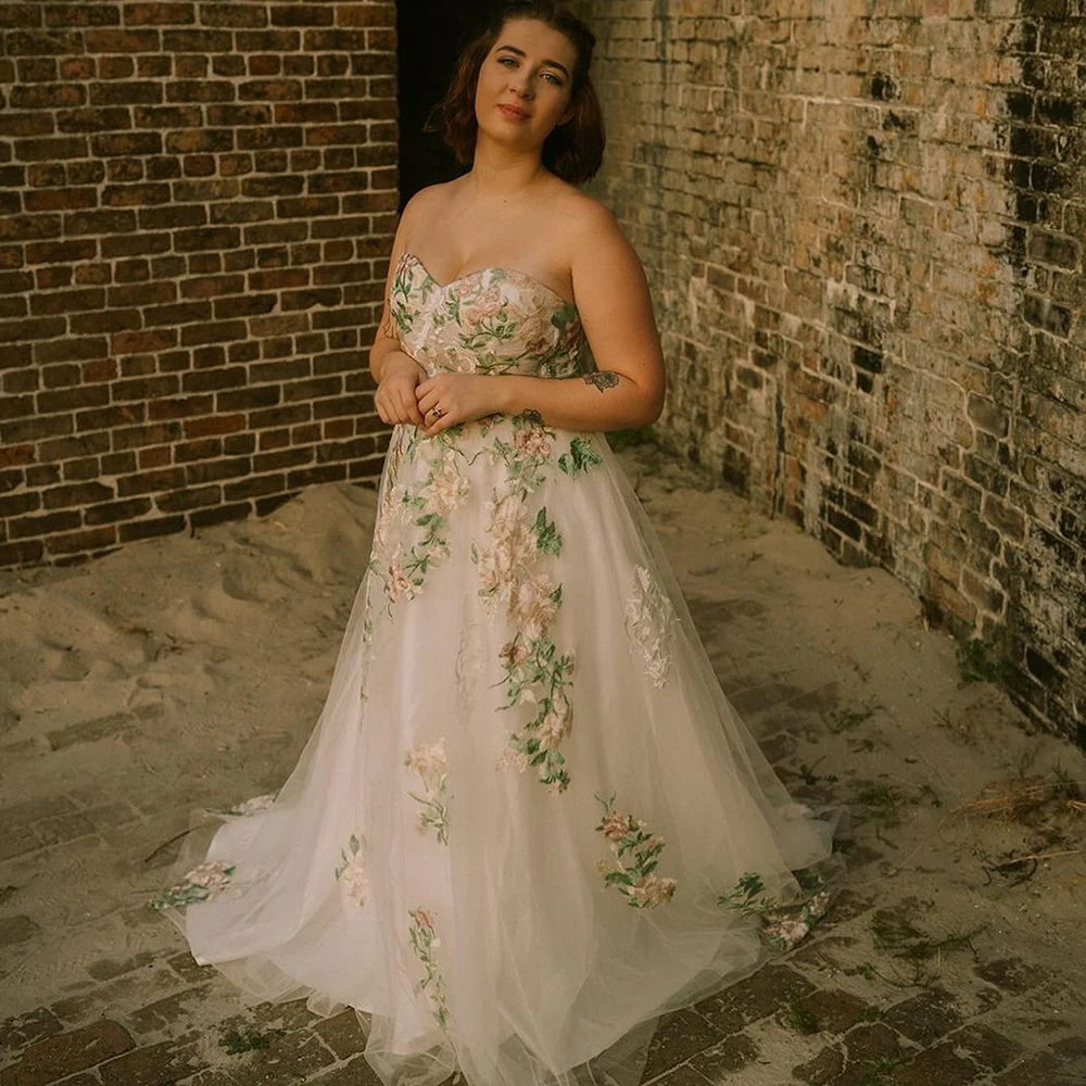 Strapless Garden Green Leaf Wedding Dress Embroidery Customized Sweetheart Plus Size Floral Lace Up Closure Colored Bridal Gowns