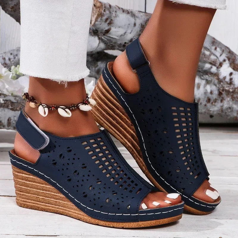 2024 New Summer Women\'s Sandals Fashionable Open Toe Solid Color Large Size Roman Shoes One-line Buckle Women\'s High Heels