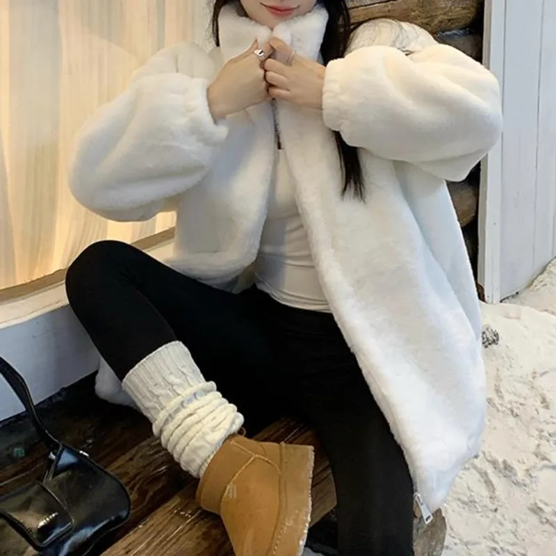 [EWQ] Korean Minimalist Faux Fur Coat Long Sleeve Keep Warm Turtleneck Women Plush White Fur Overcoats 2024 Winter New 16O3733