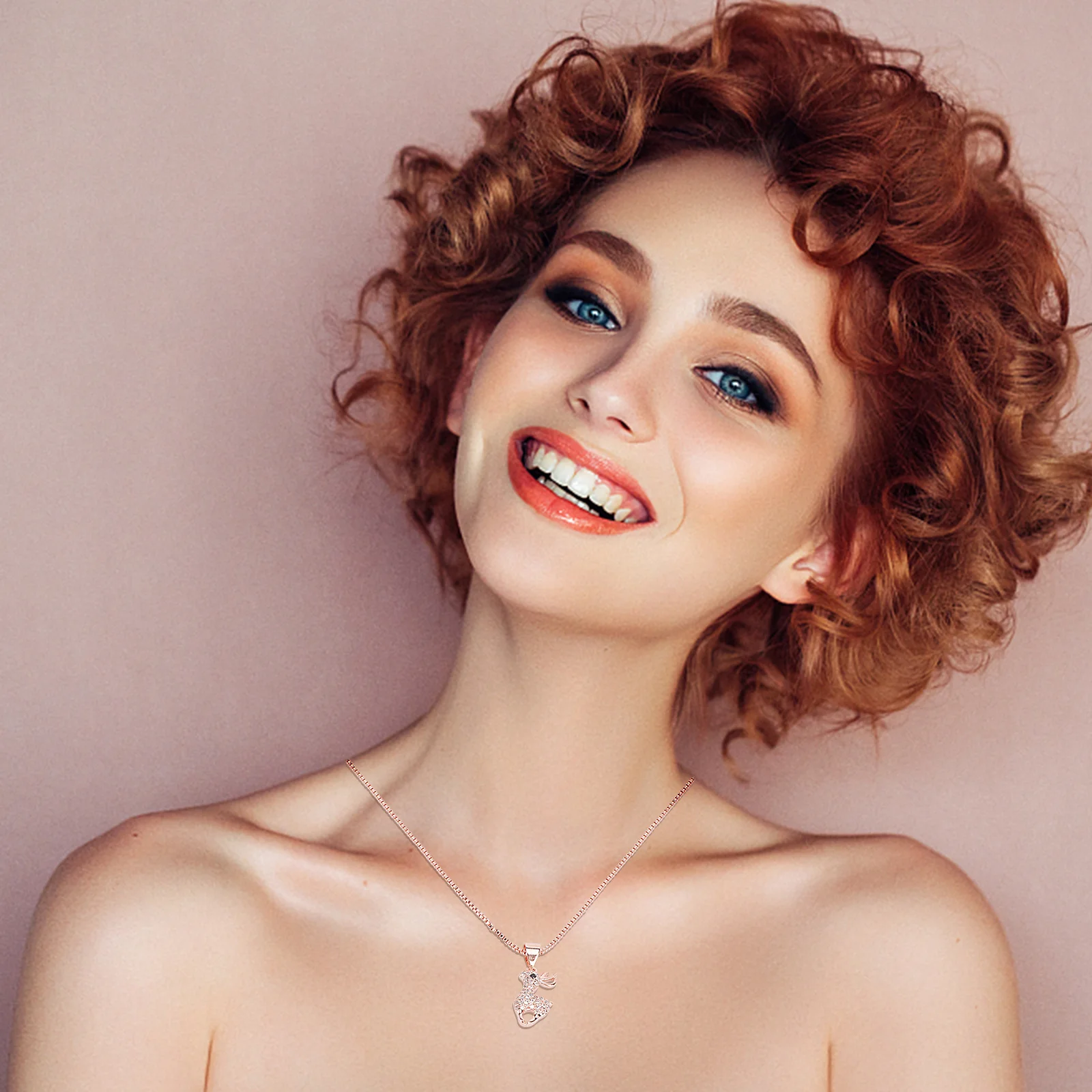 

Elk Pendant Necklace Elegant Zircon-Inlaid Clavicle Chain Charming Neck Jewelry for Wedding Birthday Gifts Woman's Necklace