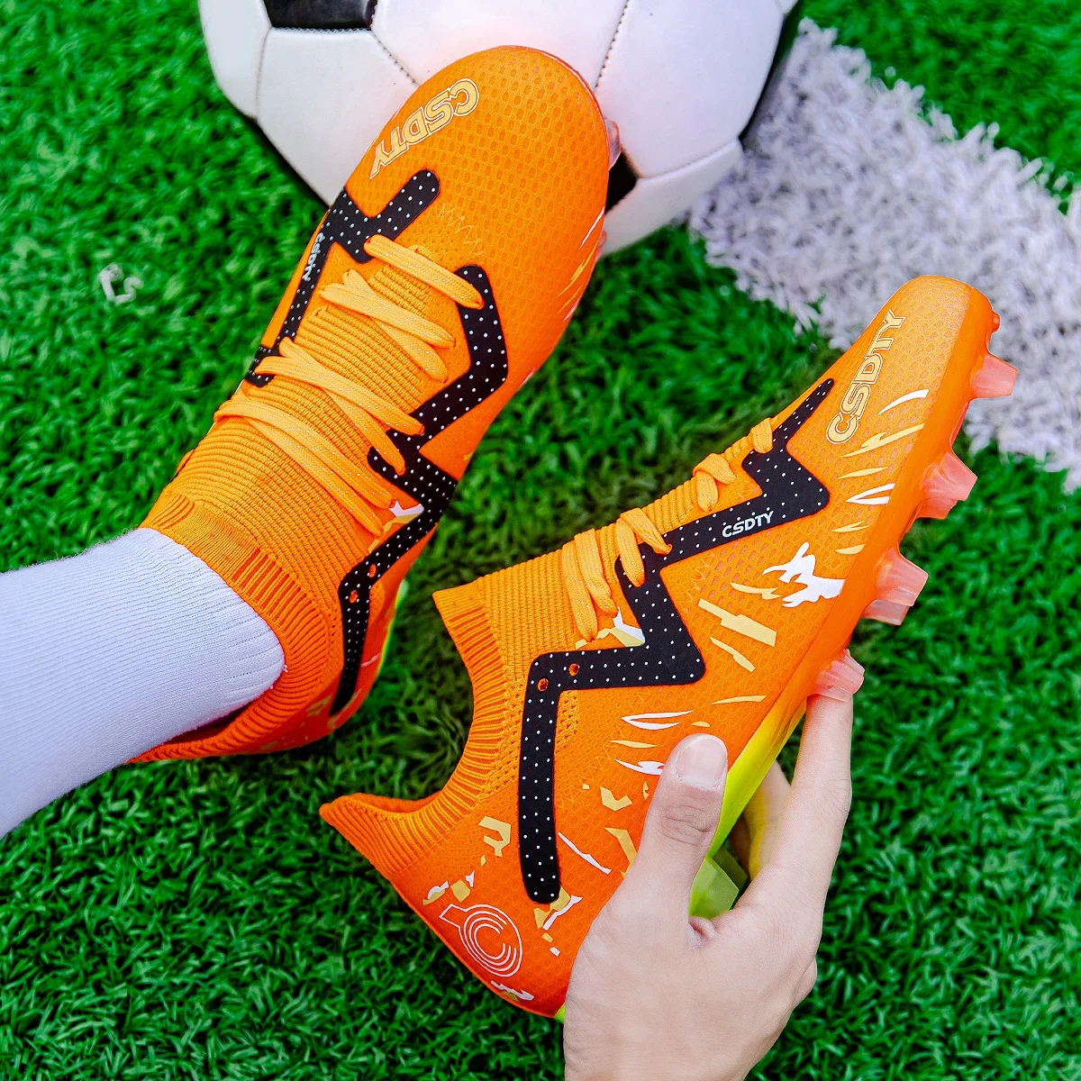 Men Football Boots Breathable Mesh Youth Soccer Cleats Fashion Artificial Grass Male Soccer Boots Anti Skid Fast Sneakers