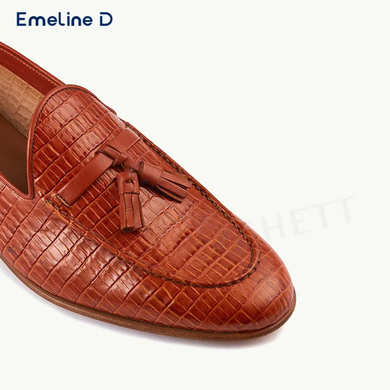 Russian Embossed Solid Color Loafers Tassel Decoration Round Toe Thick Heel Leather Casual Shoes Large Size Business Men's Shoes