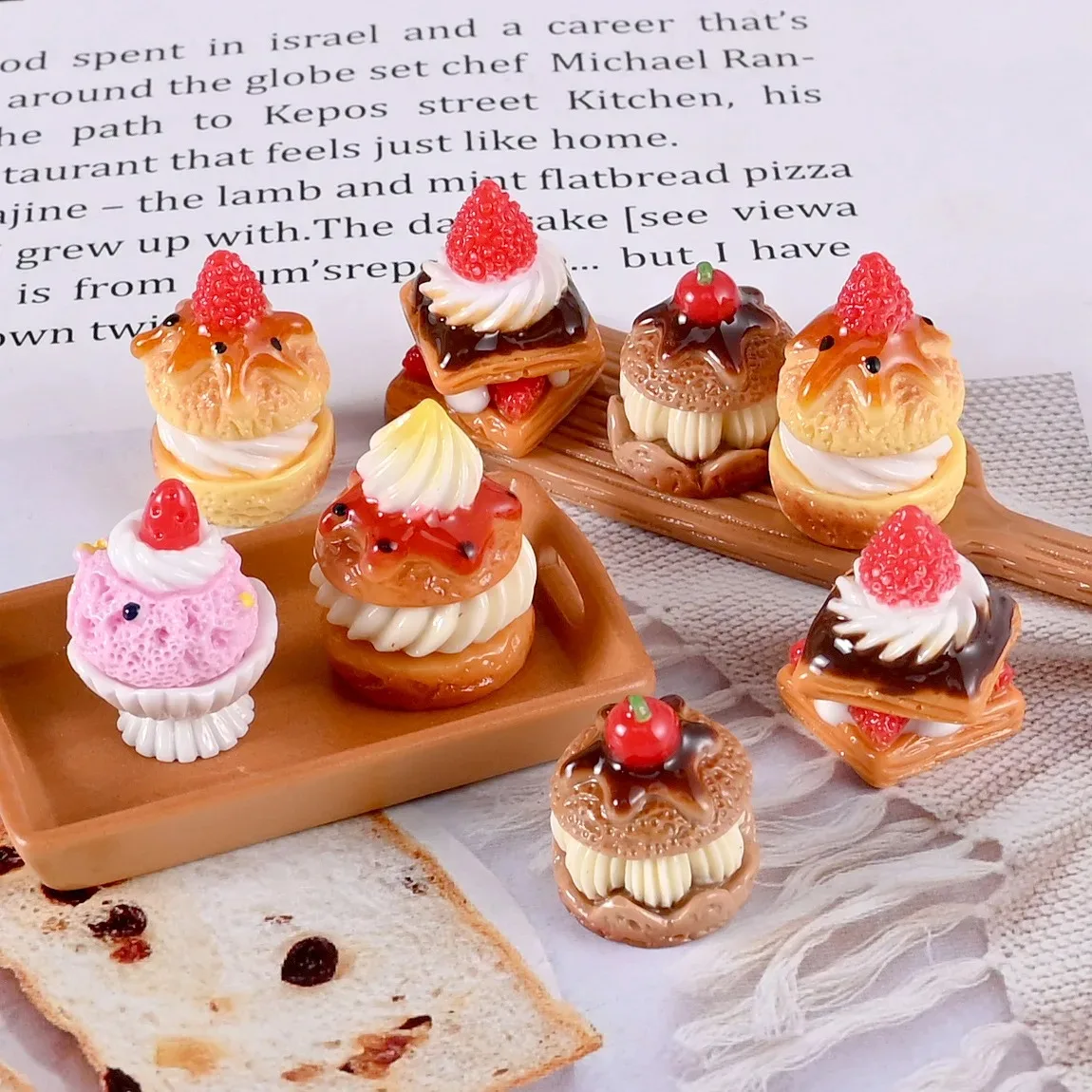 5pcs Mini Strawberry Jam Cake Dessert Model Dollhouse Kitchen Scene Miniature Food Play Resin Realistic DIY Desktop Decoration