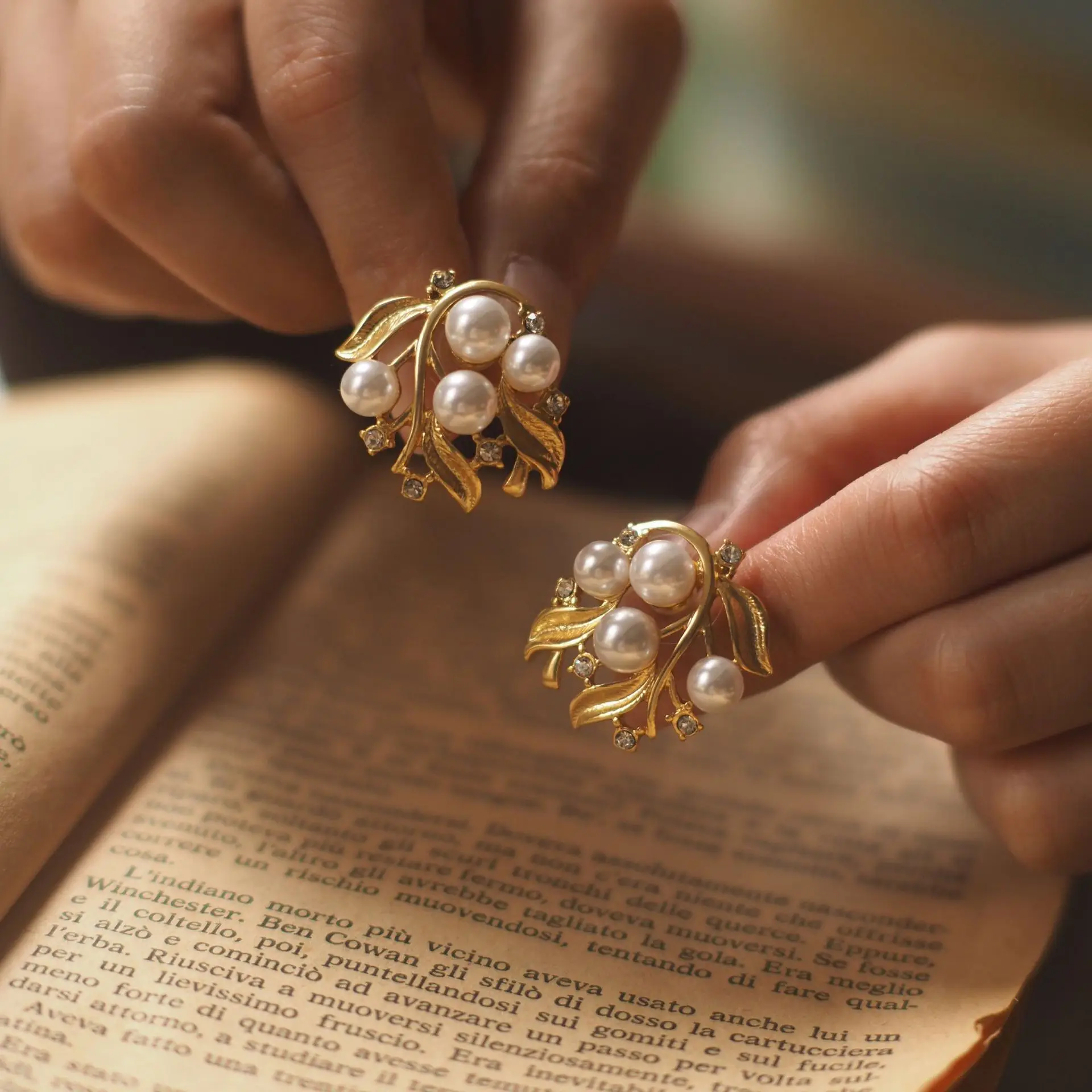 

2025 Western-Regal Pearl Simulant Stud Earrings - Retro-Inspired Vintage-Look Artisan Jewelry