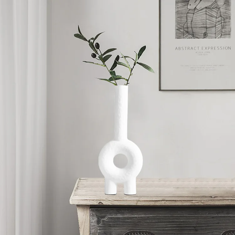Minimalist black resin geometric circular vase, suitable as a decorative piece for the living room, TV cabinet or desk.