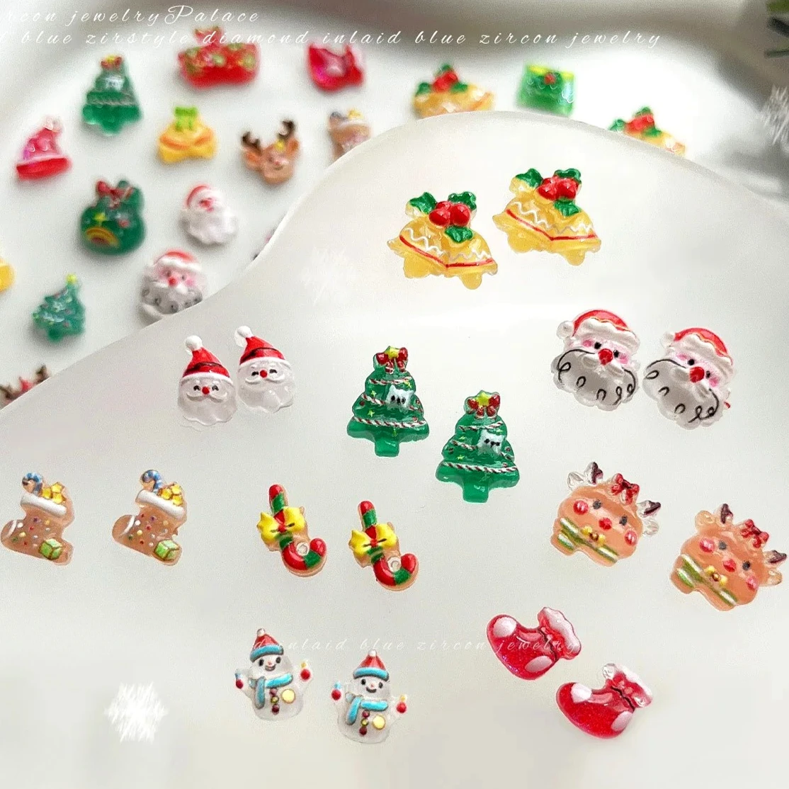 冬のかわいい雪だるま、雪の結晶、クリスマスツリー、サンタクロース、ベル、手袋、帽子、靴下、エルク、星、蝶結び、ネイルアートアクセサリー、デコレーション