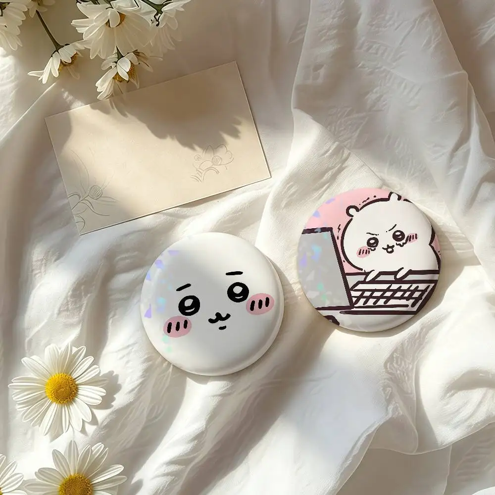 C-Chiikawa Cartoon-Meme Lustige Laser-Abzeichen-Pins Handgefertigte Broschen für Rucksäcke Geschenke Taschendekoration für Fans zum Sammeln – Detail 3