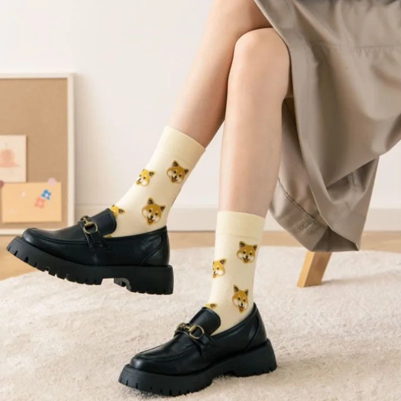 Calcetines de tubo medio de perro de dibujos animados para mujer, medias creativas japonesas, cálidas y cómodas, regalo lindo, venta al por mayor, nuevo, 3 pares