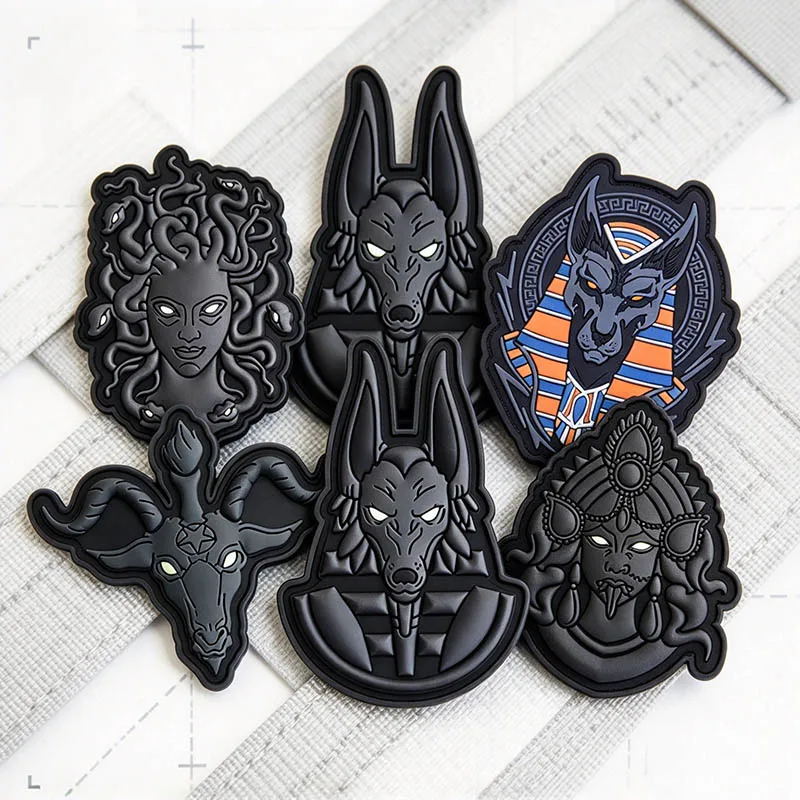 Mythologie Taktischer PVC-Patch mit Klettverschluss Medusa Anubis Baphomet Cthulhu Shiva Gummi-Aufkleber Moral-Rucksack-Abzeichen Leuchtet im Dunkeln – Detail 3