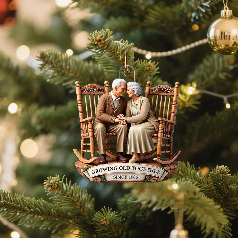 زوجان قديم يجلس على الكراسي المتأرجحة معًا، زخرفة أكريليك مخصصة لعيد الميلاد، زوجان ينموون معًا منذ الزينة #5