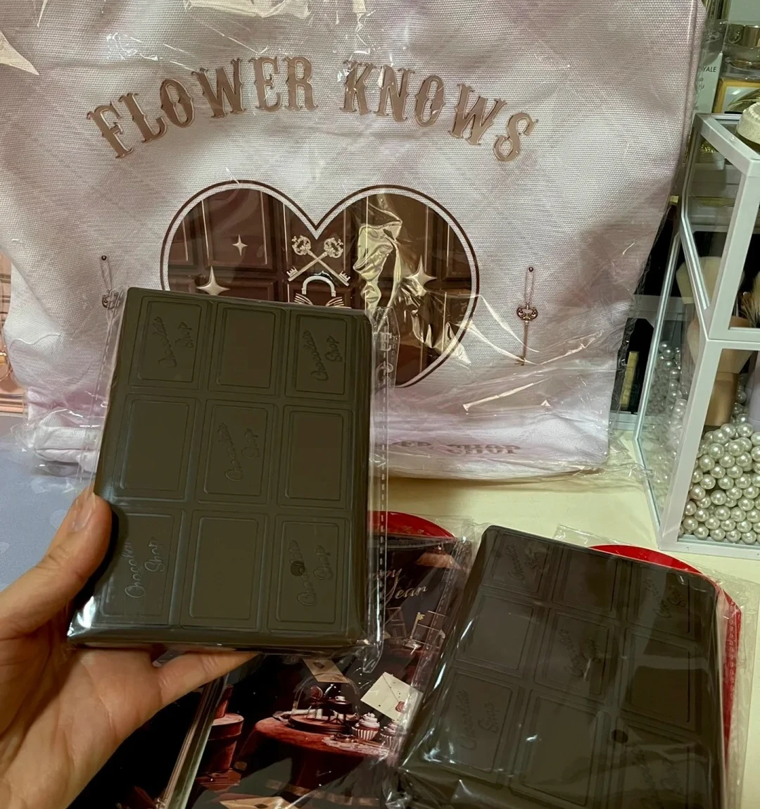 زهرة تعرف 2023 هدية السنة الجديدة مخطط الشوكولاته حقيبة قماش بطاقة السنة الجديدة المغلف الأحمر