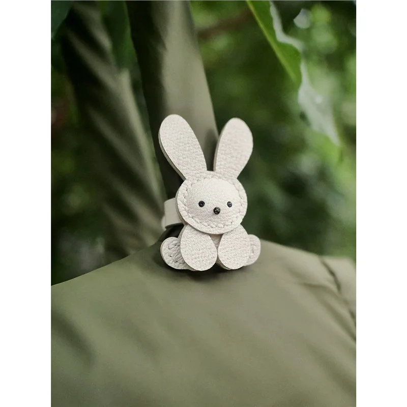 

Минималистичный брелок с кроликом в подарок — подвеска для сумки из веганской кожи ручной работы для всех возрастов