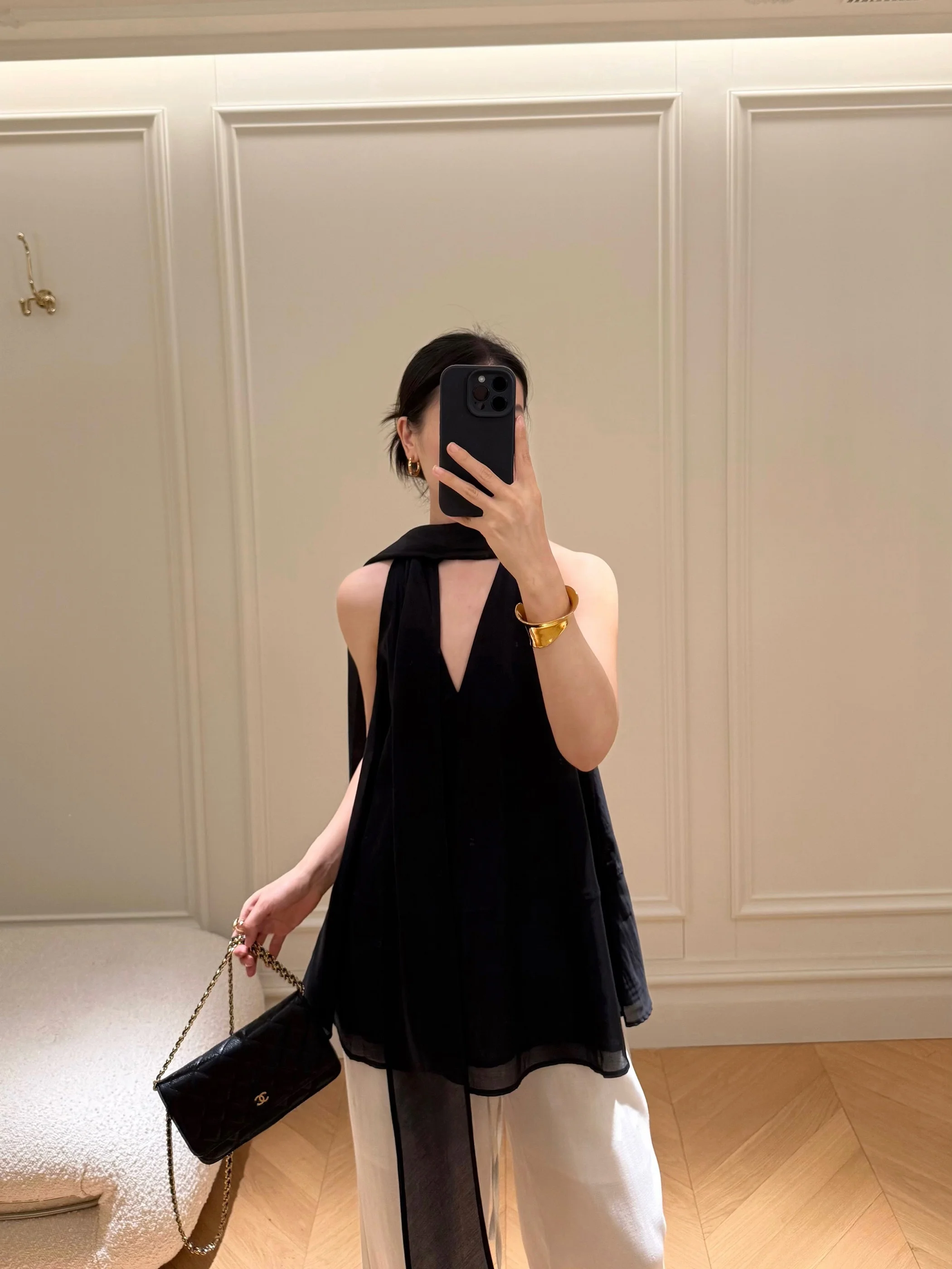 

DALII OFFICIAL V-Neck Loose Blouse with Sash Wide Hemline Two-Way Wear Commute Style UV Protection Summer Shirt