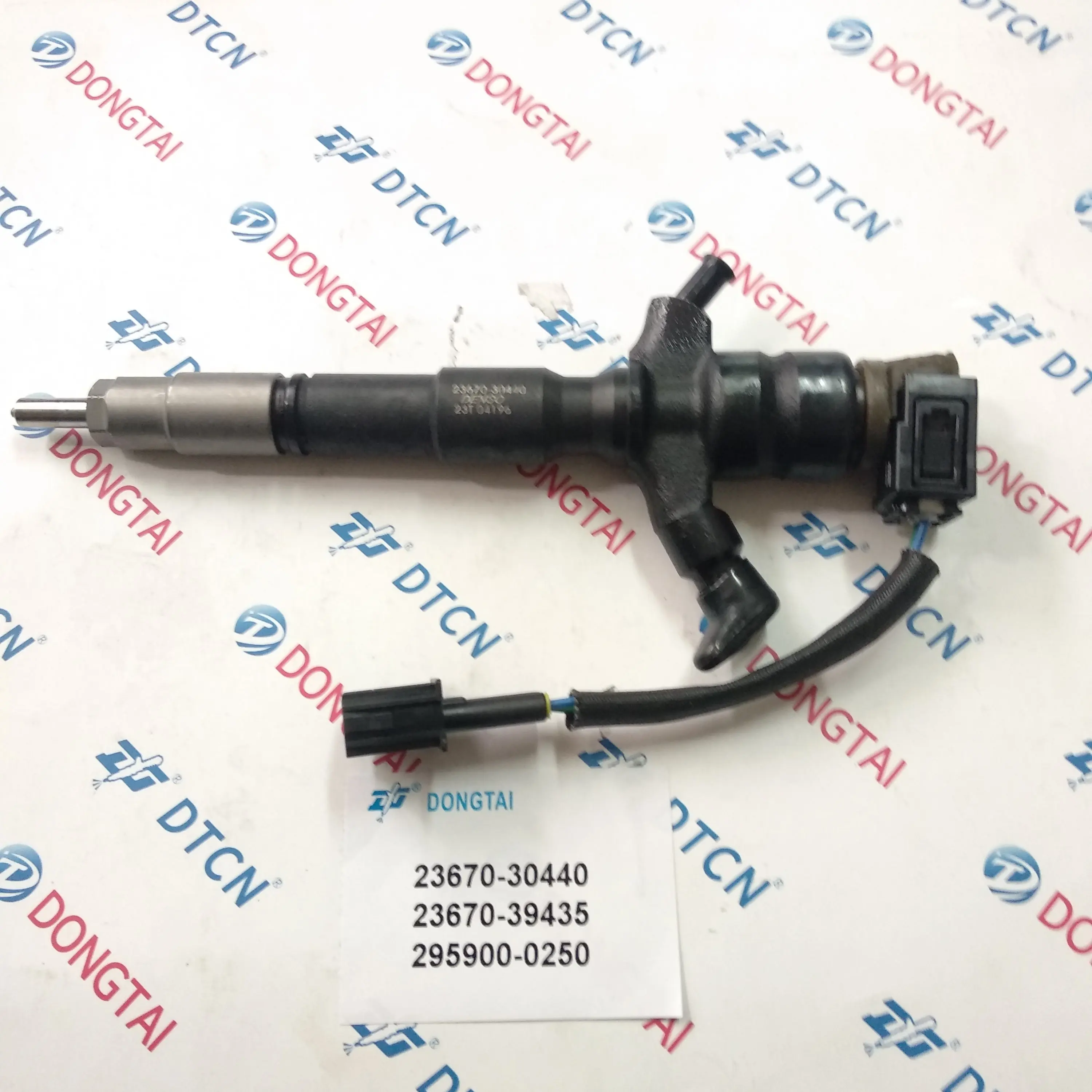 Den So Common Rail Piezo Injector 23670-30440 23670-39435 295900-0250