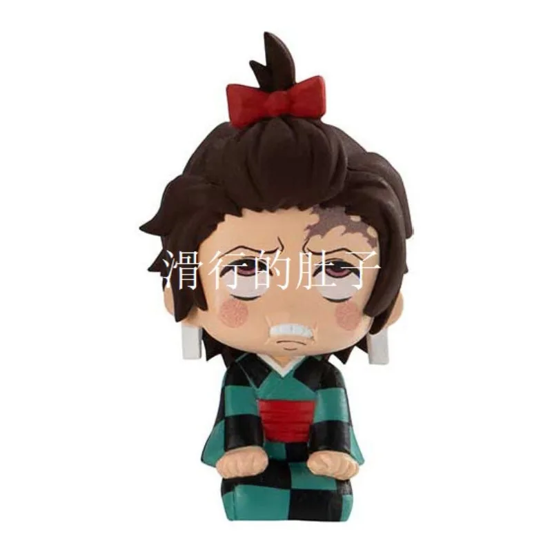 Demon Slayer Gashapon Giyuutarou Daki Q-versione Postura seduta Design Squisito ornamento Action Figure Collection Modello giocattolo