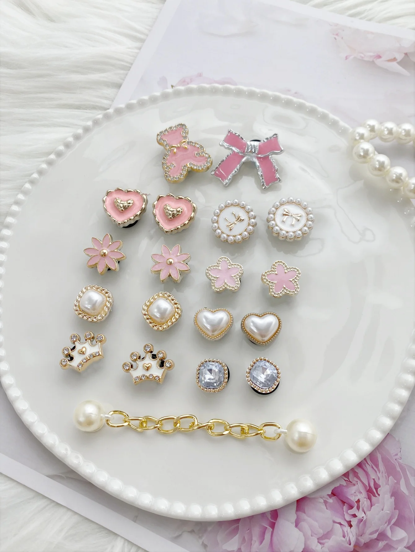 19 قوس الدب الوردي قلب الحب، سلسلة لؤلؤ ABS إكسسوارات أحذية قابلة للفصل لصنادل نسائية، شباشب، حقيبة شاطئ متعددة الاستخدامات